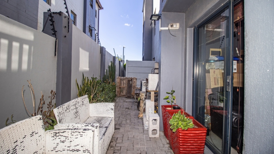 2 Bedroom Property for Sale in Parklands East Western Cape